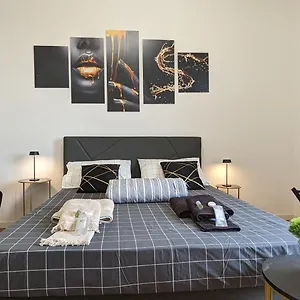 With Free Parking 15 Minutes Walk From Arena Appartamento Verona